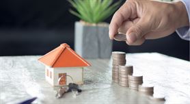 Zdražují hypotéky i nájmy, jakou cestou se teď vydat? Odpovídají čtyři odborníci