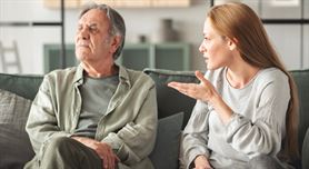 Nedostupnost bydlení v Česku vyvolává konflikt mezi rodiči a dětmi. Má to řešení?