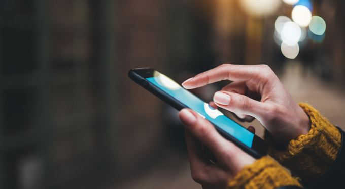 Potvrzování přes SMS nebo přes mobilní aplikaci? Další banky zatlačí na své klienty