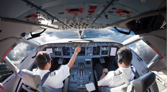 Piloti chodí doplňovat zboží do skladů. Nemají práci