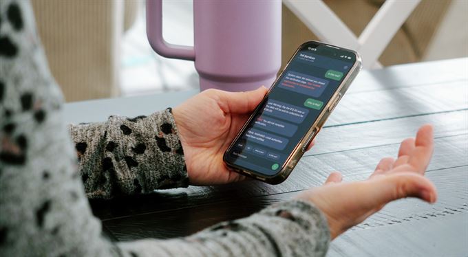 Uvěřil falešnému dentistovi a poslal mu čtvrt milionu na nové zuby. Lákadel přibývá